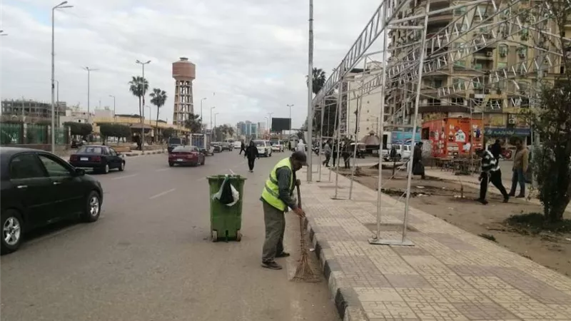 محافظ الدقهلية: رفع 280 طن قمامة و6 طن اتربة من الشوارع  والمنطقة المركزية