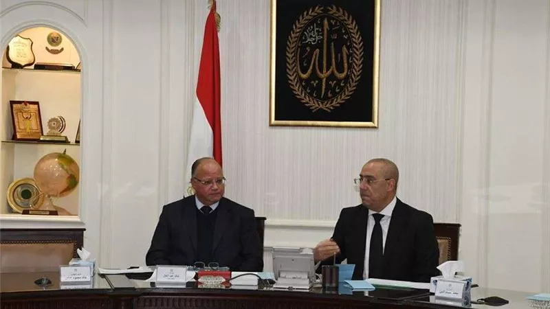 وزير الإسكان ومحافظ القاهرة يتابعان تنفيذ مشروع تطوير 