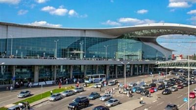 القبض على راكب وبحوزته عددا من الأسلحة البيضاء بمطار القاهرة