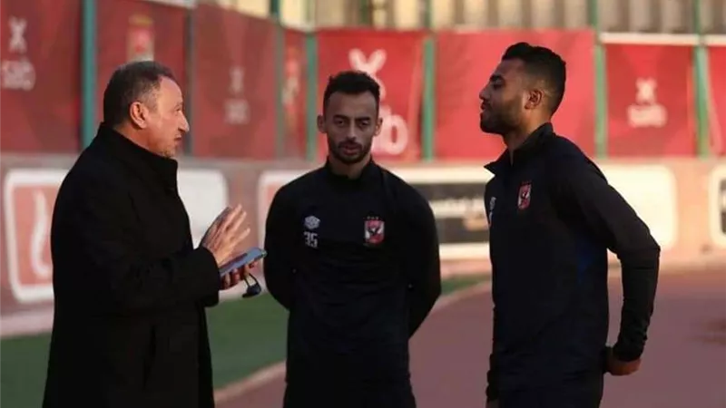 الخطيب يُلقي برسالة هامة للاعبين قبل موقعة المريخ