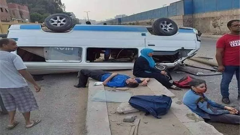 إصابة 6 أشخاص إثر حادث انقلاب سيارة بطريق أخميم بـ سوهاج