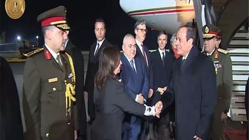 بالفيديو.. لحظة وصول السيسي إلى لندن للمشاركة بقمة الاستثمار