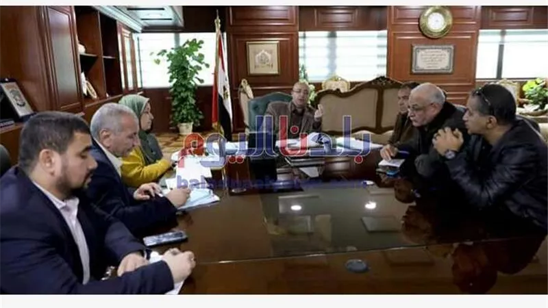 محافظ بني سويف يناقش مع هيئة الصرف الصحي الانتهاء من توصيل الخدمة لـ222 قرية