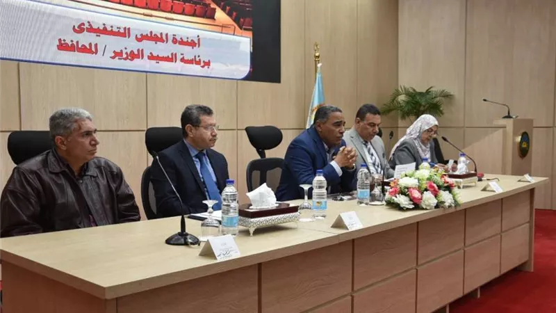 محافظ مطروح يوجه بإسراع الخطى في تنفيذ المشروعات الخدمية