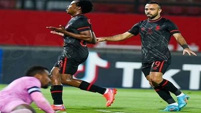 طبيب الأهلي يكشف سر تبديل بيرسي تاو في مباراة الأهلي والمريخ السوداني