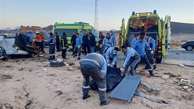 إصابة 11عامل وعاملة في حادث مروري بالمنيا