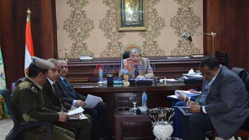 محافظ المنيا يوقع 909 عقدًا لتقنين أوضاع أراضي أملاك الدولة