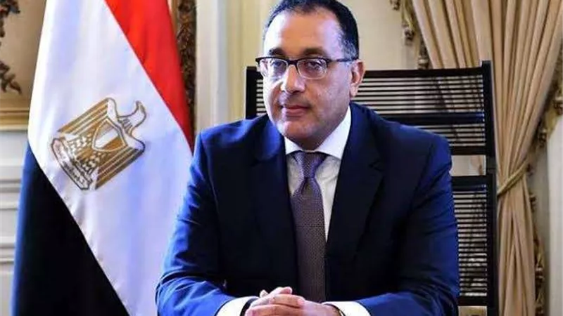 رئيس الوزراء يستعرض الإصدار الأول لتقرير 