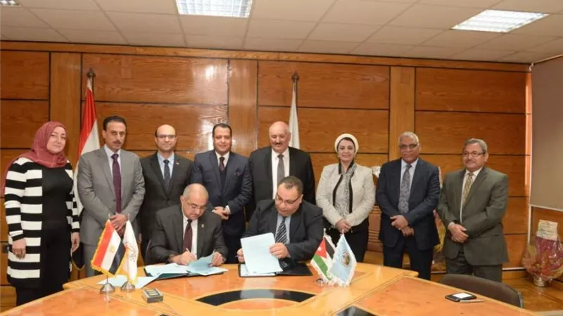 رئيس جامعة أسيوط يوقع 3 اتفاقيات تعاون مشترك مع 