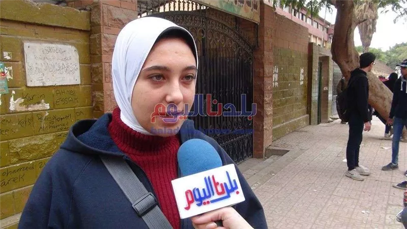 طلاب الصف الأول الثانوي يؤدون امتحان مادة التاريخ وفقًا لنظام التقييم الجديد