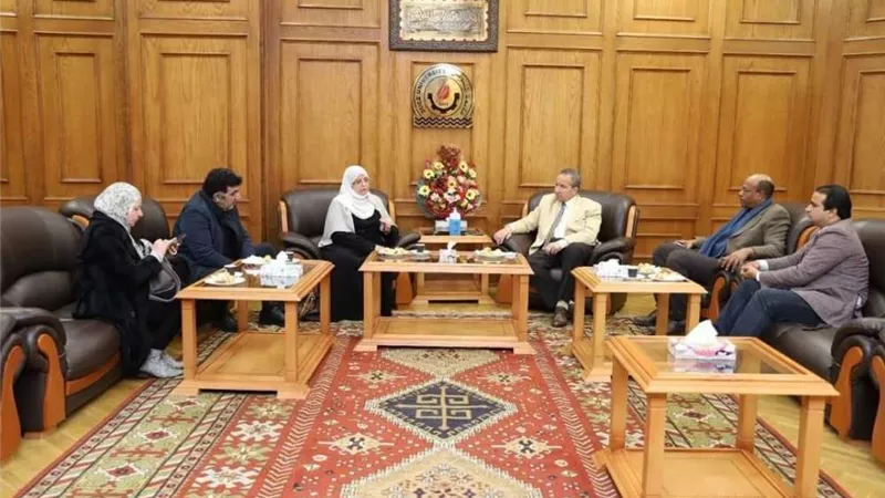 رئيس الجامعة يستقبل لجنتي قطاع طب الأسنان والعلاج الطبيعي بالمجلس الأعلى للجامعات