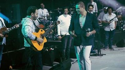 شاهد.. عمرو دياب يشعل حفله الأول بدبي