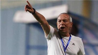 فيريرا يعقد جلسة سريعة مع لاعبي الزمالك