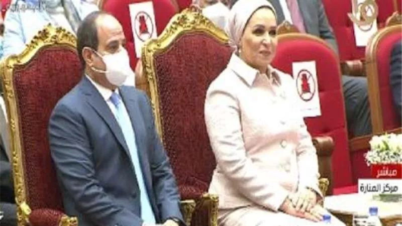 الرئيس السيسي يشهد فقرة فنية خلال حفل تكريم المرأة المصرية