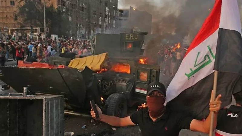 اشتباكات قوية مع قوات الأمن العراقية وإطلاق رصاص حي على المتظاهرين