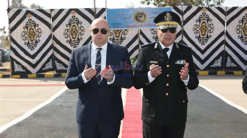 بالصور.. محافظ بني سويف ومدير الأمن يضعان أكاليل الزهور على النصب التذكاري لشهداء الشرطة