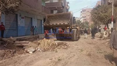 رفع القمامة والمخلفات بطريق قرى الغروب بمركز أبوقرقاص بالمنيا