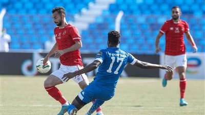 مفاجأة.. الكشف عن طاقم تحكيم مباراة الأهلي والهلال السوداني
