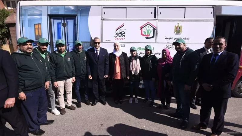 بالصور.. القباج تتفقد الوحدة المتنقلة لبرنامج أطفال بلامأوى بالقليوبية