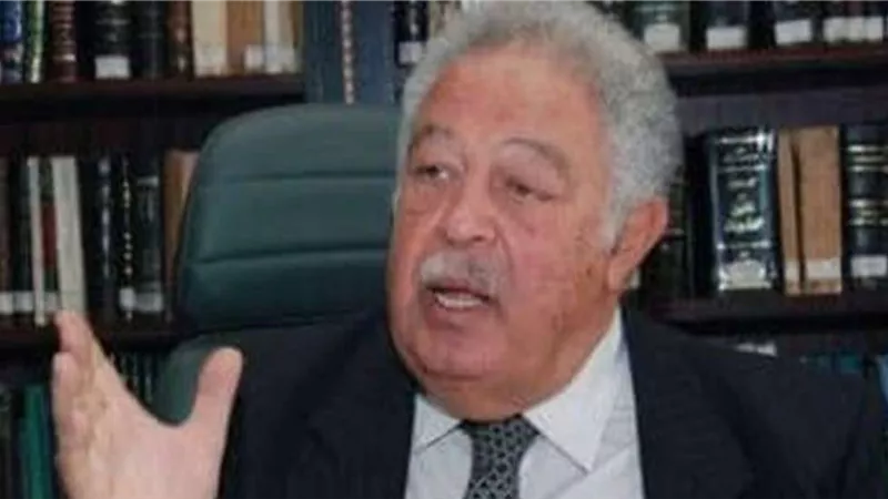 وفاء عامر تنعي نقيب المحاميين رجائي عطية
