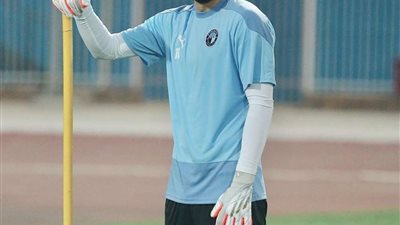 إيهاب جلال يعد أحمد الشناوى بفرصة المشاركة مع بيراميدز