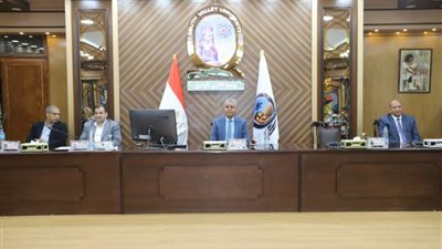 رئيس جامعة جنوب الوادى يفتتح المؤتمر العلمي الطلابي الرابع بكلية الطب البيطري