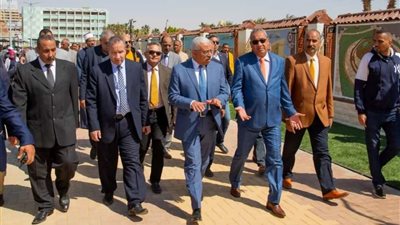رئيس الجامعة يشارك في افتتاح ممشى السويس الثقافي