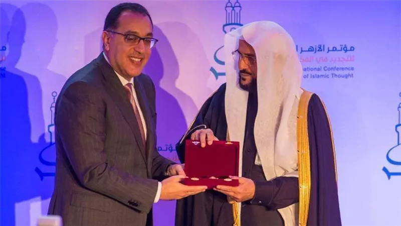مدبولي يكرم وزير الدعوة الإسلامية السعودي تقديراً لجهوده في دعم الوسطية ونبذ العنف