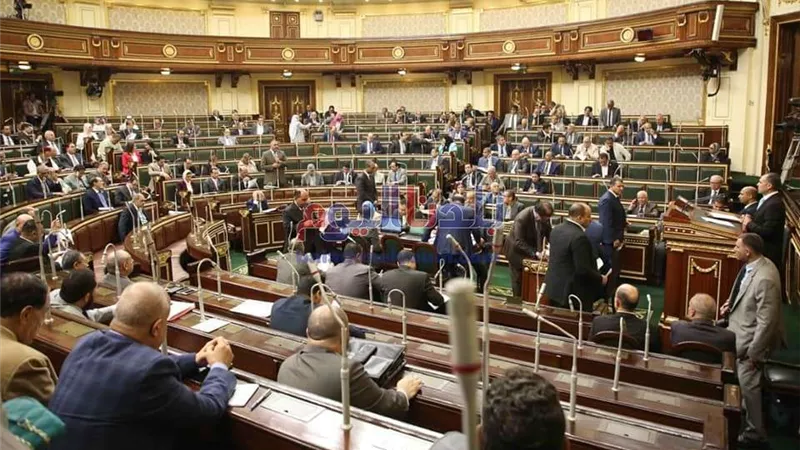 بعد الموافقة على قانون السكة الحديد.. عبد العال يرفع الجلسة العامة للبرلمان