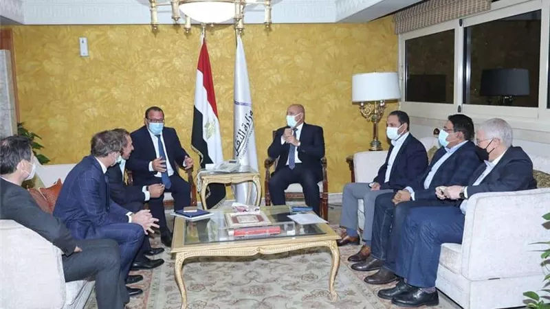 ‏وزير النقل: تغليط عقوبة التدخين فى القطارات ولو علينا أخليها 100 جنيه.. فيديو