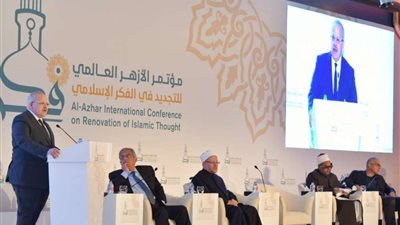 رئيس جامعة القاهرة يرد بالحجة والبرهان على تصريحات شيخ الأزهر