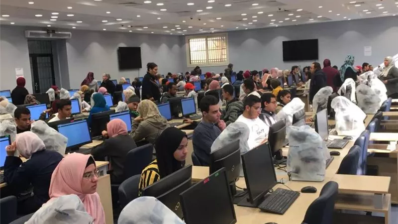 بالصور.. تطبيق أول امتحان إلكتروني لطلاب تمريض عين شمس