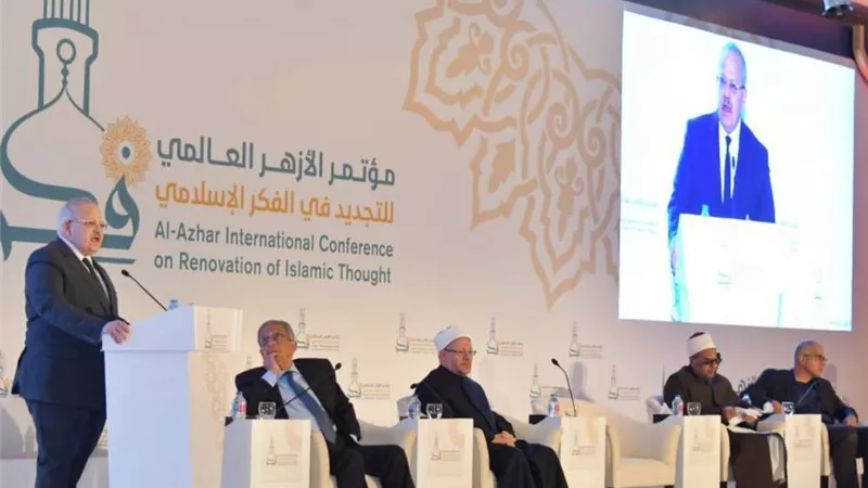 رئيس جامعة القاهرة يرد بالحجة والبرهان على تصريحات شيخ الأزهر