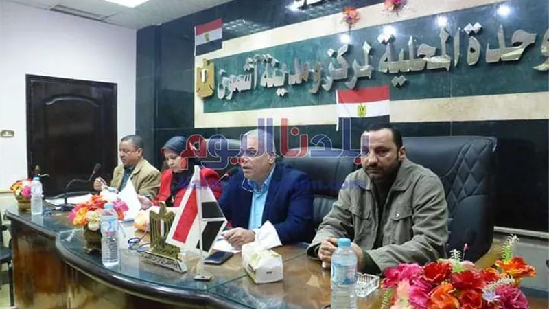 رئيس مدينة أشمون يواصل رفع التراكمات بالقرى