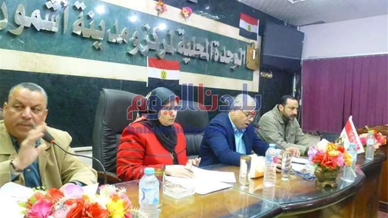 رئيس مدينة أشمون يكرم المدير المالي لبلوغه سن المعاش