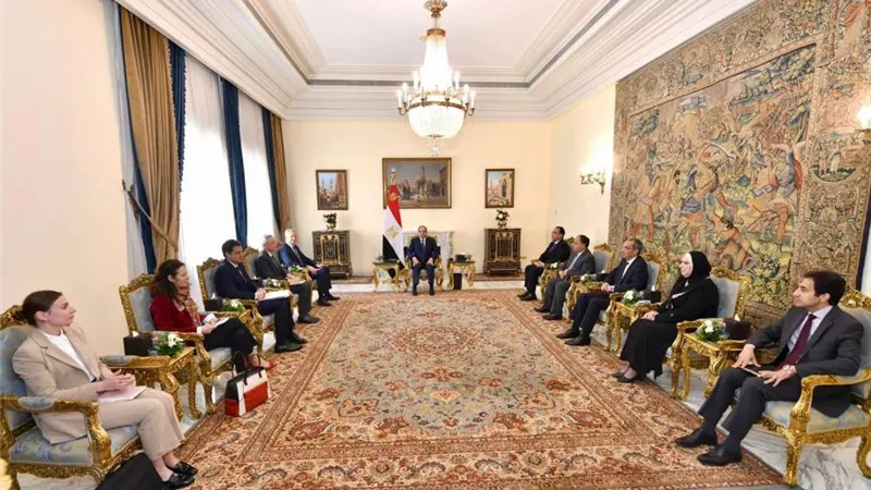 الرئيس السيسي يلتقي وزير المالية الفرنسي لتعزيز التعاون بين البلدن