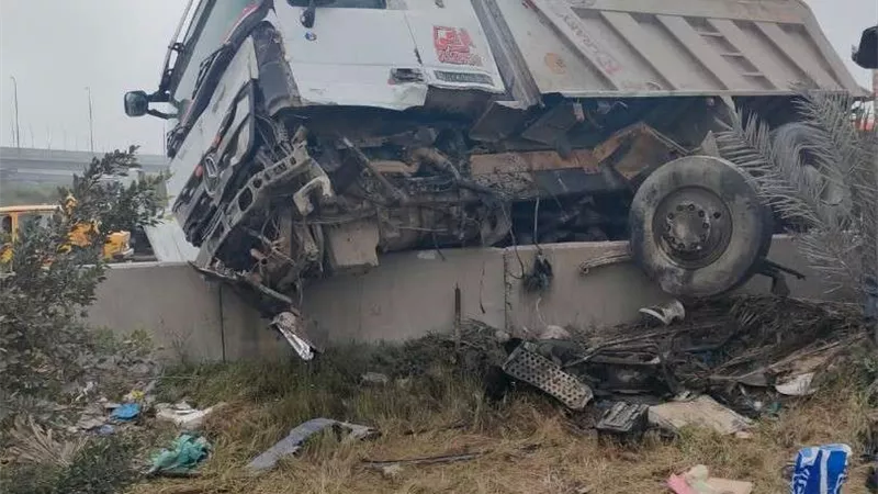 إصابة 20 شخصاً في حادث تصادم 10 سيارات على صحراوي الإسكندرية