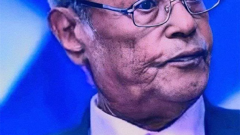 وفاة الشاعر الغنائي السوداني السر قدور عن عمر يناهز 88 عاما