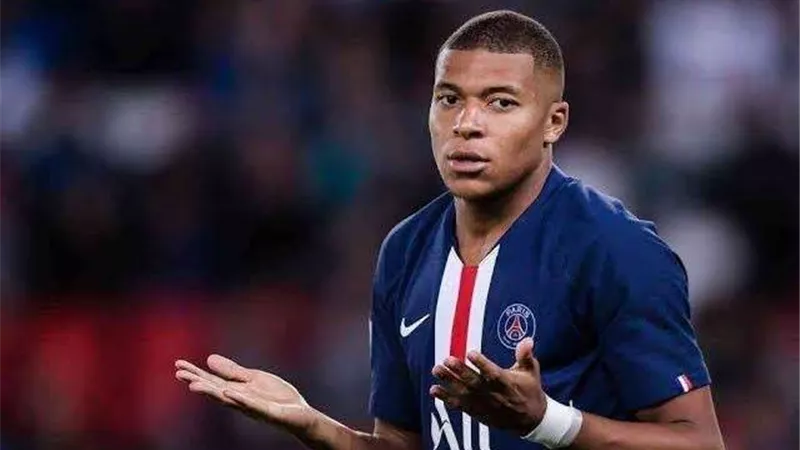 مبابي يرفض دعوة قطر لحضور قرعة كأس العالم 2022