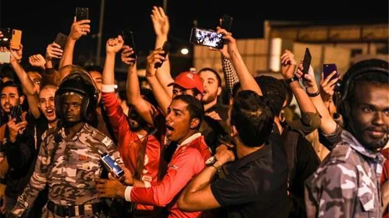 جماهير الأهلي في السودان تؤازر البعثة وتطالب اللاعبين ببطولة إفريقيا