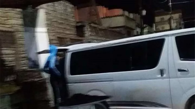 لحظة خروج جثمان الصحفية زكية هداية من مشرحة مستشفى العامرية إلى مسقط رأسها