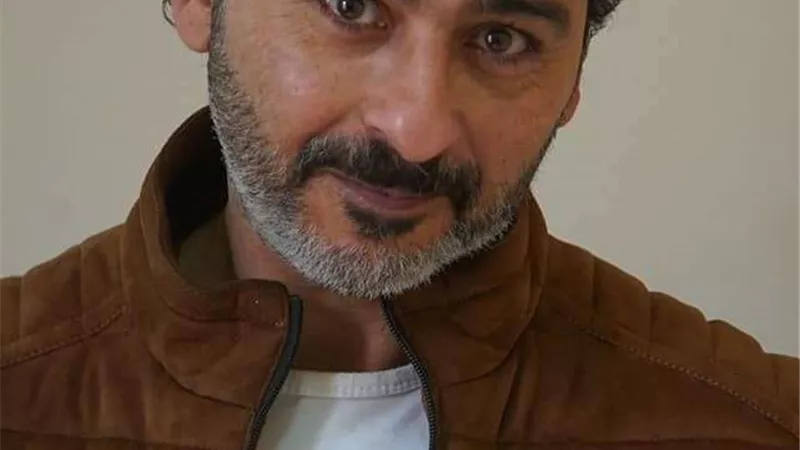 أحمد عزمي لـ إسعاد يونس: 3 فنانات وقفوا جنبي في محنتي |فيديو