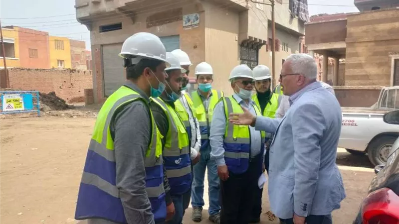 رئيس مياه المنوفية يتفقد المشروعات الجاري تنفيذها بقرى تلا