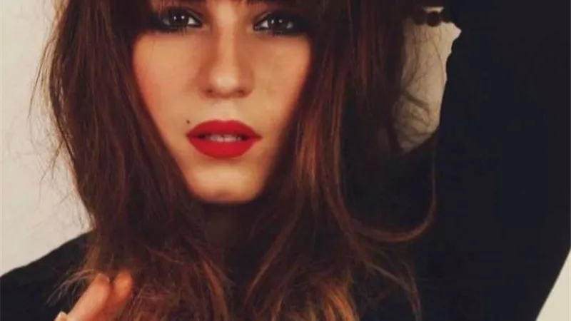 أنا نفسي معرفتنيش.. تعليق أسما شريف عن صورها في عام 2012