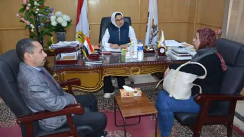 نائب محافظ الوادى الجديد تتابع إجراءات إنشاء بنك الدم بمستشفي الداخلة
