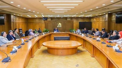 بدء العمل بمركز اكتشاف ورعاية المبدعين والمبتكرين بجامعة السويس