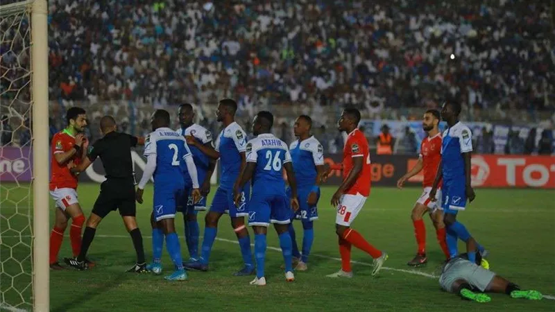 مفاجأة.. قرار ناري من الكاف بشأن أزمة مباراة الأهلي والهلال