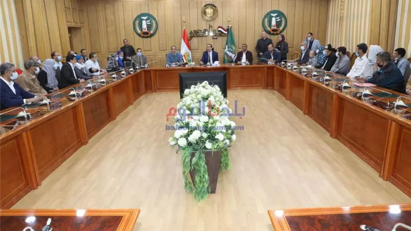 رئيس مدينة أشمون يتابع تنفيذ مشروعات حياة كريمة بطهواي وشما