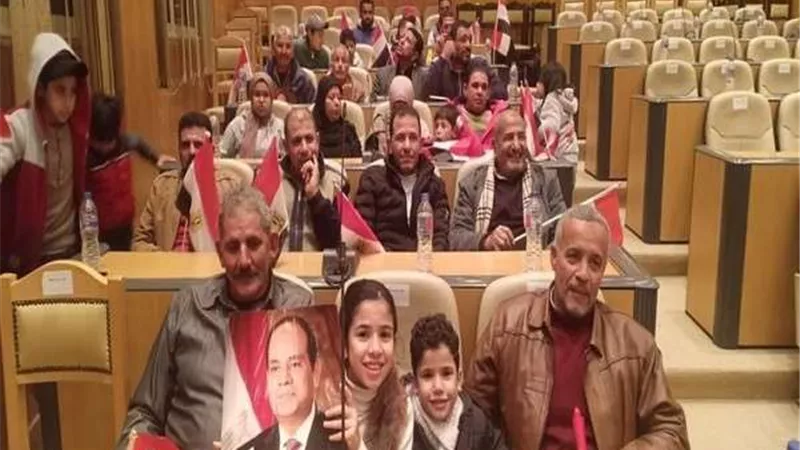 وسط أجواء من الفرحة.. محافظ دمياط تستقبل الصيادين العائدين من اليمن