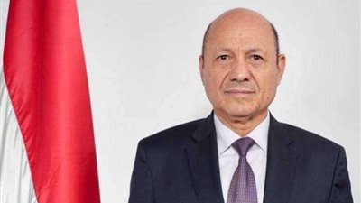 أعاهدكم بإنهاء الحرب.. أول تصريح لرئيس المجلس الرئاسي باليمن بعد توليه المنصب